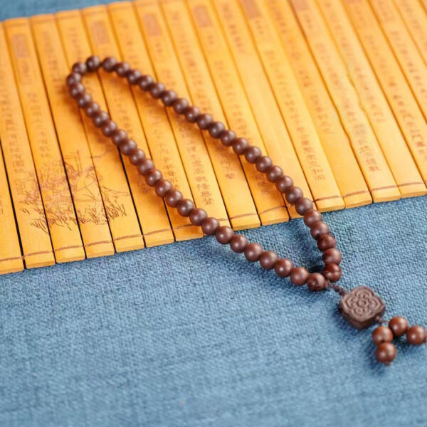 Yang Yuan incense beads: Collectible-grade plain circle handcrafted from selected natural materials.