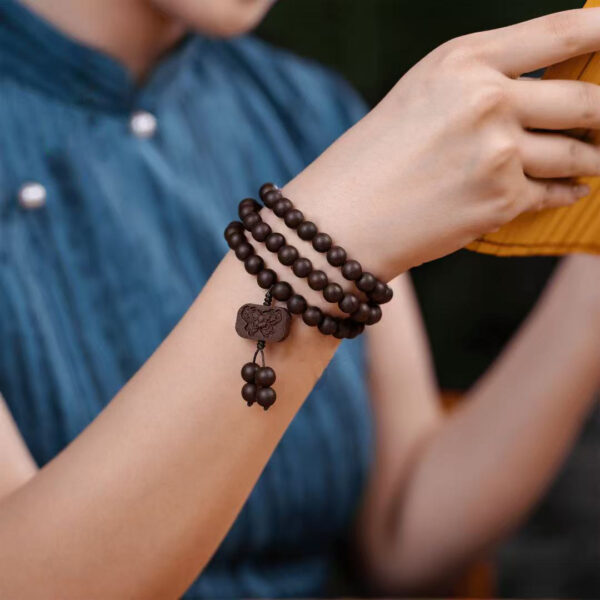 Qing Ning Xiang incense beads: Collectible-grade plain circle handcrafted from selected natural materials.