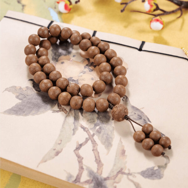 Bai Hua Xiang incense beads: Collectible-grade plain circle handcrafted from selected natural materials.