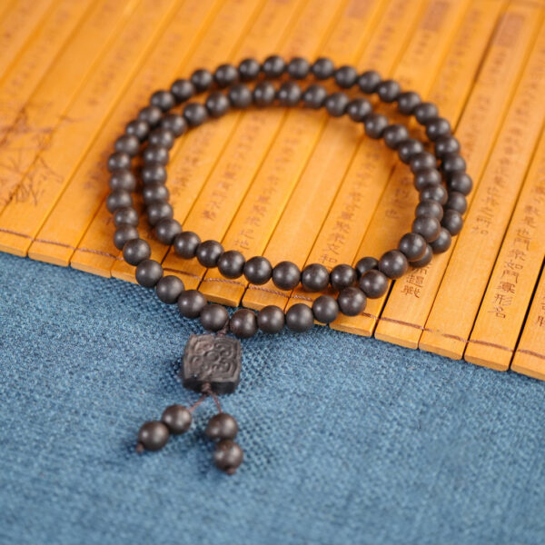 4 Fang Ning incense beads: Collectible-grade plain circle handcrafted from selected natural materials.