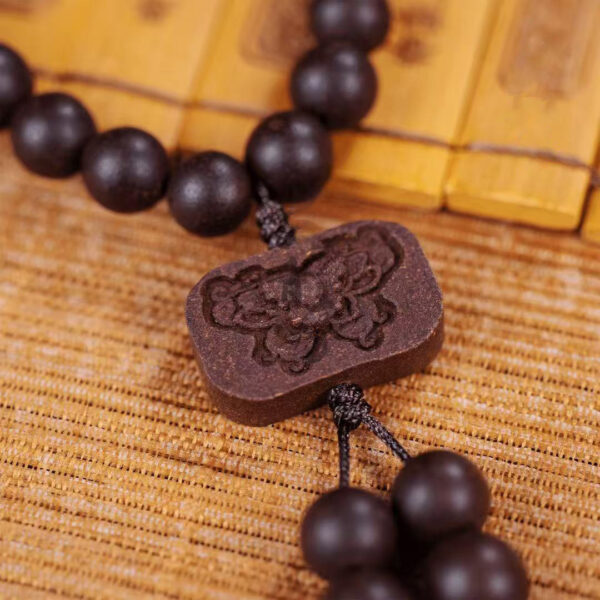 Qing Ning Xiang incense beads: Collectible-grade plain circle handcrafted from selected natural materials.