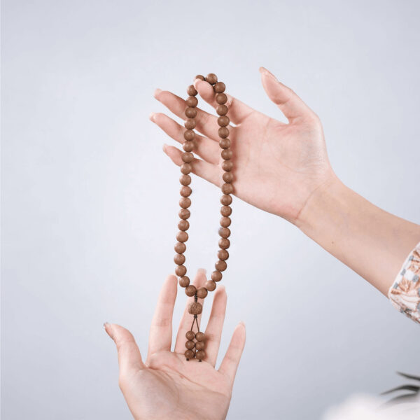 Bai Hua Xiang incense beads: Collectible-grade plain circle handcrafted from selected natural materials.