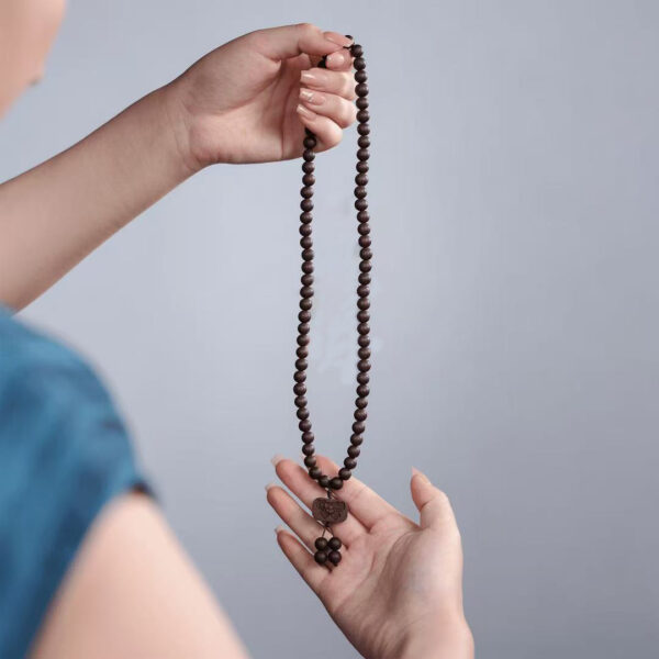 Qing Ning Xiang incense beads: Collectible-grade plain circle handcrafted from selected natural materials.