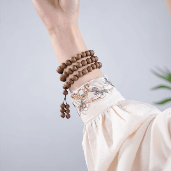 Bai Hua Xiang incense beads: Collectible-grade plain circle handcrafted from selected natural materials.